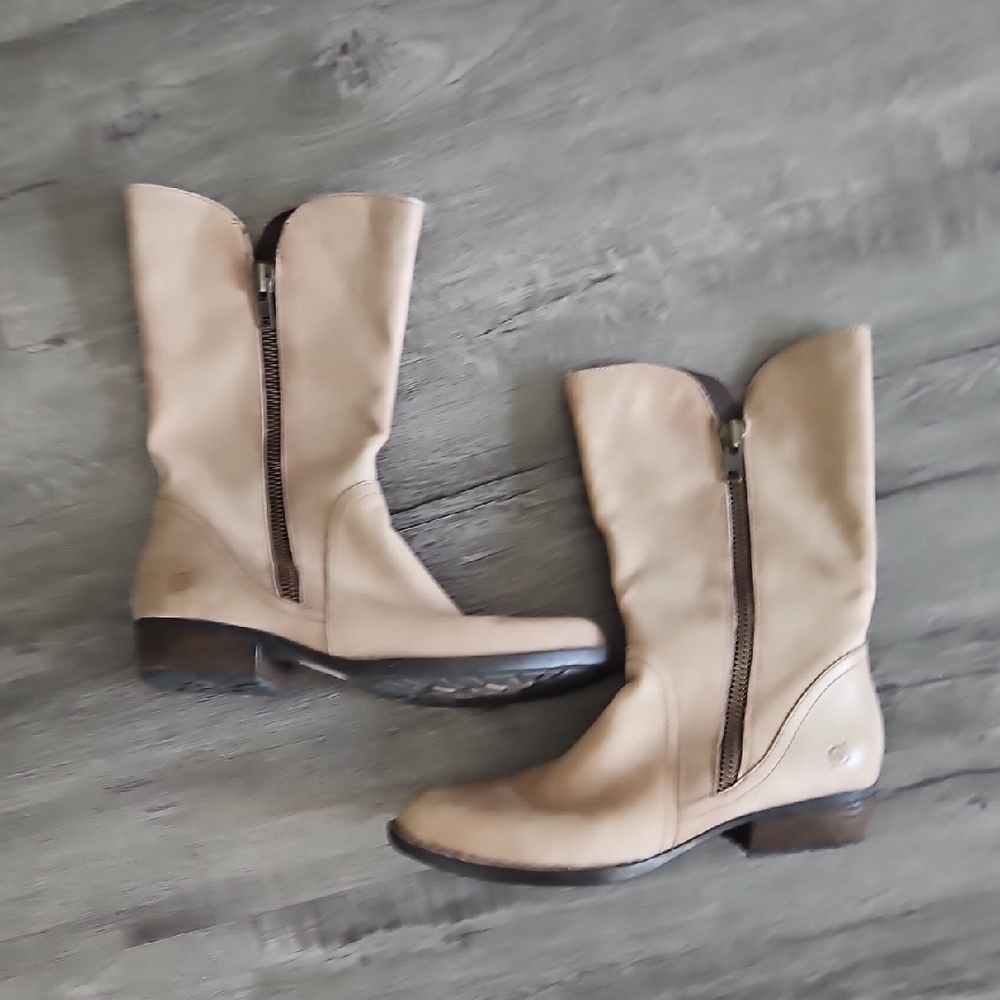 Børn Dakota Boots in Taupe Size 10
